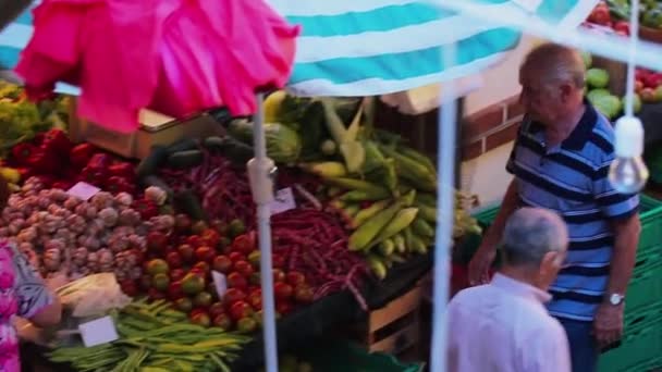 Люди Базарі Фруктів Овочів — стокове відео