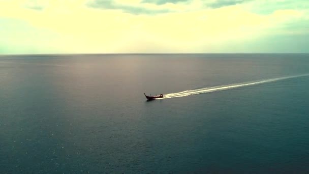 Barco Acercándose Costa Tailandia — Vídeos de Stock