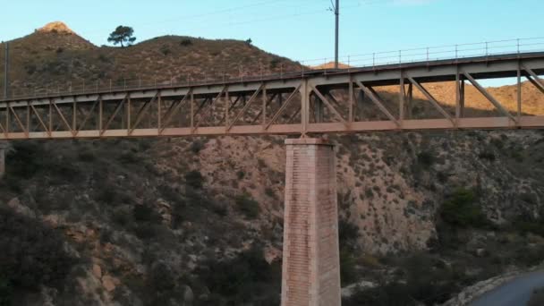 Rallyebrücke Durch Die Berge Spanien — Stockvideo