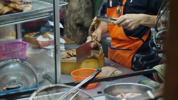 Uno Chef Street Food Che Lavora Velocemente Bangkok Thailandia — Video Stock