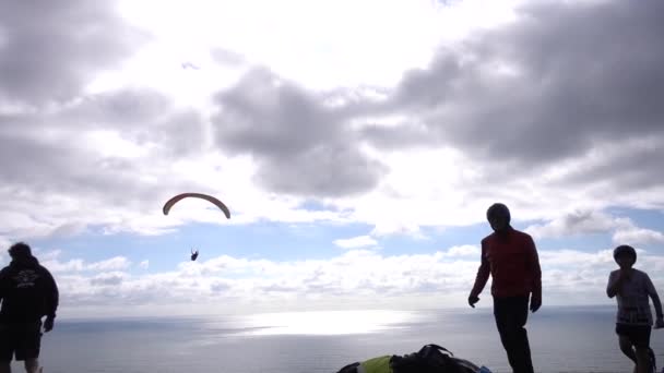 Sledování Paraglidistů San Diegu — Stock video