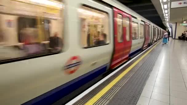 Blackfriars Londres Inglaterra Apanhar Comboio Linha Distrital Metro Londres — Vídeo de Stock