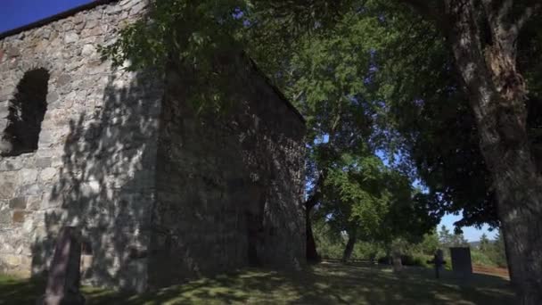 Middeleeuwse Ruïnes Van Kerk Bij Zonnig Weer Met Blauwe Lucht — Stockvideo