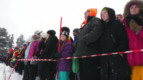 Renna Che Corre Sulla Neve Folle Turisti Deliziati Affollano Tradizione — Video Stock