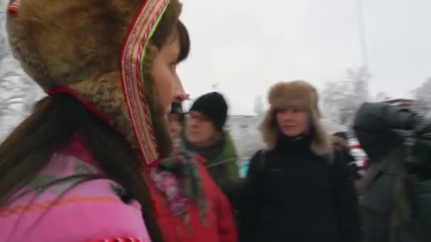 Família Sami Renas Fazem Aparência Tradicional Anual Mercado Jokkmokk Uma — Vídeo de Stock