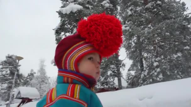 Samisk Familj Och Renar Förbereder Sig För Ett Årligt Traditionellt — Stockvideo