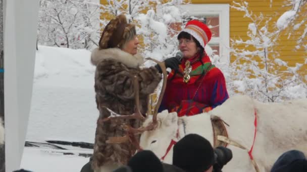 Familia Sami Renos Hacen Aparición Tradicional Anual Mercado Jokkmokk Una — Vídeo de stock