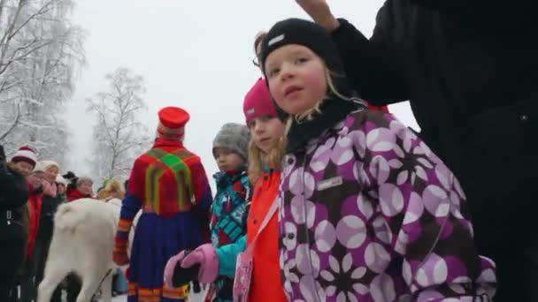 Sami Család Rénszarvas Teszik Éves Hagyományos Megjelenés Jokkmokk Piacon Egy — Stock videók