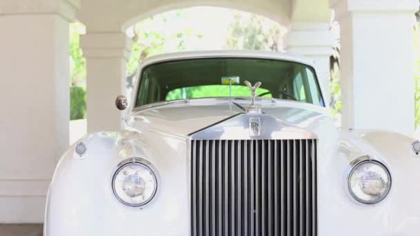 Rolls Royce Branco Golf Country Club Califórnia — Vídeo de Stock