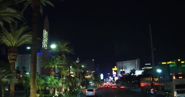 Las Vegas Bulvarı Gece Şeridi Boyunca Araba Sürerken Çekilmiş — Stok video