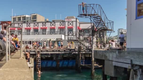 Rozostřené Pozadí Čas Výpadek Wellington Potápění Platforma Horké Léto Láká — Stock video