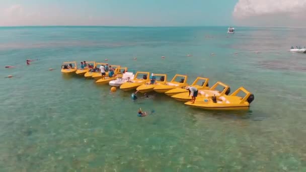 Drone Areal Footage Shot Clear Coral Reef Cancun Mexico Yellow — Stock Video