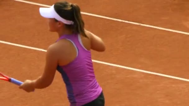 Jogadoras Tênis Feminino Jogam Duro Torneio Clay Court Dia Verão — Vídeo de Stock