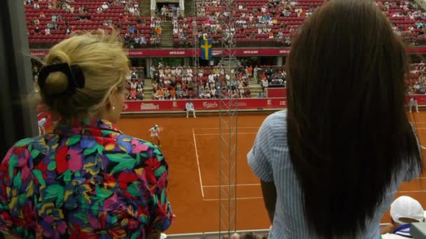 Gente Viendo Partido Tenis Multitud Aficionados Tenis Torneo Reloj Día — Vídeos de Stock