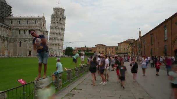Caducidad Famosa Torre Pisa Multitud Turistas Posan Toman Fotos Frente — Vídeo de stock