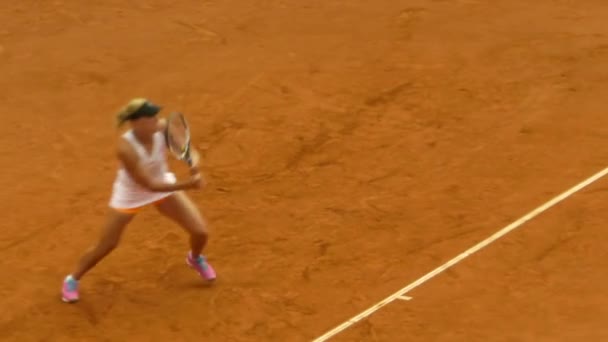 Kadın Tenisçiler Turnuvada Sert Oynarlar Clay Court Sıcak Yaz Günü — Stok video