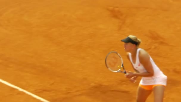 Vrouwelijke Tennisspelers Spelen Hard Een Toernooi Klei Hof Hete Zomerdag — Stockvideo