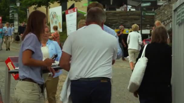 Fãs Entrando Torneio Tênis Dia Verão Multidão Ansiosa Para Assistir — Vídeo de Stock