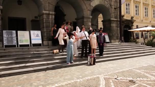 Uma Foto Tradicional Casamento Esloveno Saltando Foto Casamento — Vídeo de Stock
