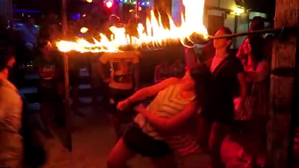 People Fire Limboing Full Moon Party Koh Phangan Thailand — Stock Video
