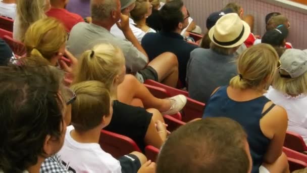 People Watching Tennis Game Crowd Tennis Fans Watch Tournament Summer — Stock Video