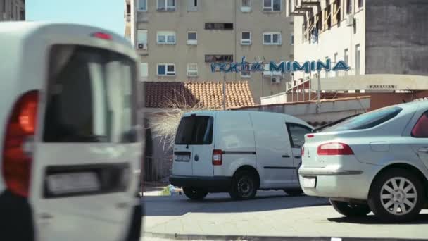 Vehículos Alquiler Una Mimina Alquiler Coches Medio Ambiente Urbano — Vídeos de Stock