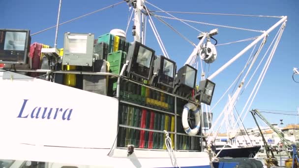 Verankertes Fischerboot Der Marina Zeitlupe — Stockvideo