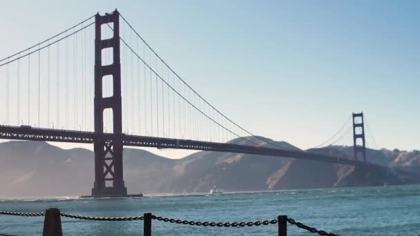 从旧金山克里西球场看到的金门大桥 — 图库视频影像