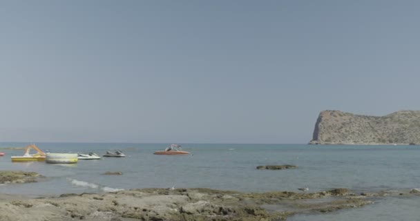 Ayioi Theodhoroi Isola Vista Dalla Spiaggia — Video Stock