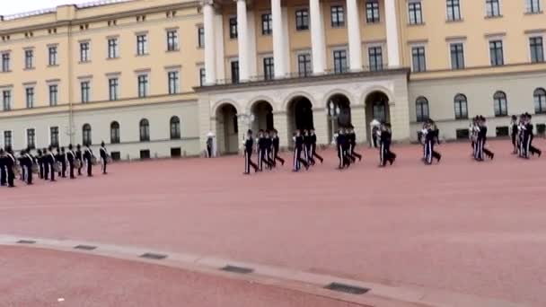 Wachablösung Osloer Palast Norwegische Soldaten Zeremonie — Stockvideo