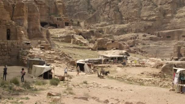 View Petra All Its Carved Faades Tourists Walking — Stock Video