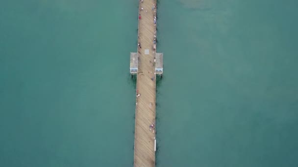 Drohnenaufnahmen Vom Oceanside Pier Ocean Beach Einem Nebligen Morgen — Stockvideo