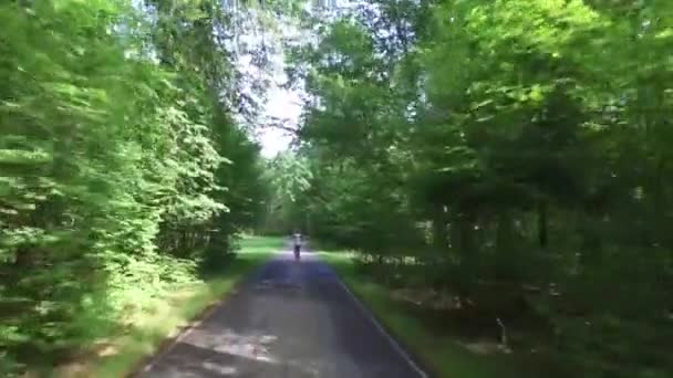 Fahrradfahren Mit Einem Mädchen — Stockvideo