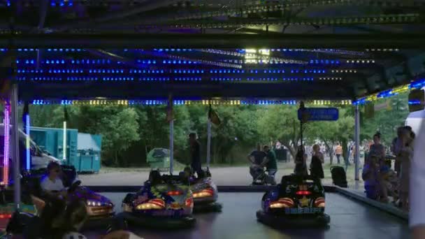 People Enjoying Themselves Amusement Park Bumper Cars — Stock Video