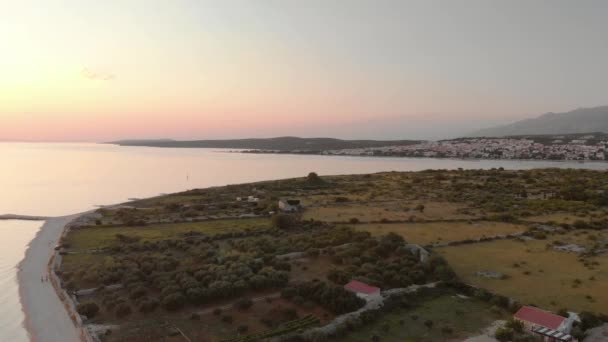 Litoral Uma Ilha Mediterrânea Pôr Sol Com Uma Cidade Fundo — Vídeo de Stock