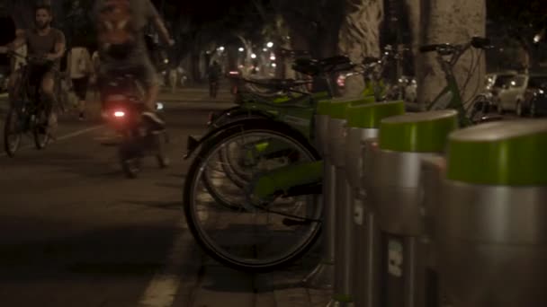 Fahrradverleih Fahrradroute Nachtaufnahmen — Stockvideo