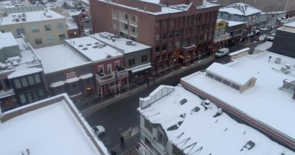 Drone Voló Bajo Sobre Park City Durante Festival Cine Sundance — Vídeos de Stock