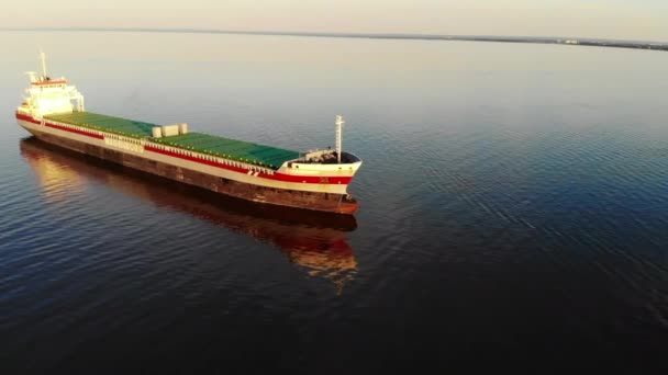 Μεγάλο Σκάφος Φορτηγίδα Στη Λίμνη Ανώτερη Duluth — Αρχείο Βίντεο