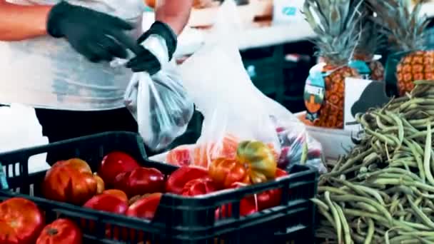 Kupowanie Warzyw Hiszpańskim Rynku — Wideo stockowe
