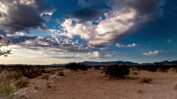 Όμορφη Έρημο Time Lapse Και Cloudscape Βουνά Στο Βάθος — Αρχείο Βίντεο