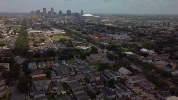Drönare Skott Drar Bort Från Staden New Orleans — Stockvideo