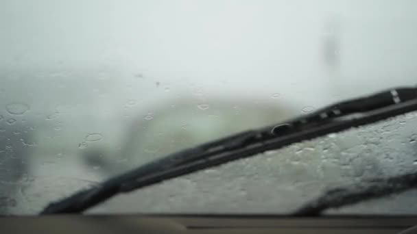 Oglądanie Deszczu Wnętrza Samochodu Zwolnione Tempo — Wideo stockowe