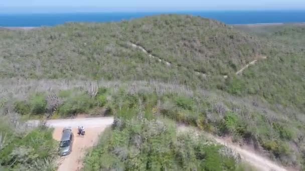 Okyanus Kıyısının Düzlüklerin Hava Görüntüsü Parlak Mavi Bir Gökyüzüne Güzel — Stok video