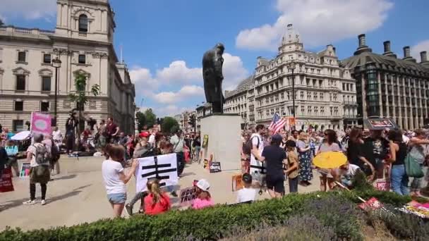 Multitud Activistas Protestando Contra Visita Del Presidente Trump Londres Escena — Vídeo de stock