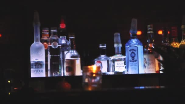 Eine Bar Alkoholische Getränke — Stockvideo