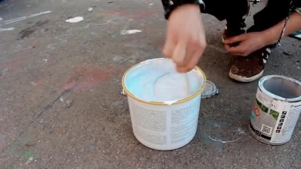 Míchání Barev Streetart Graffiti Příprava Zákulisí — Stock video