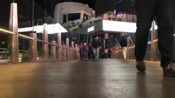 라스베이거스 블러드 다리를 건너는 사람들 — 비디오