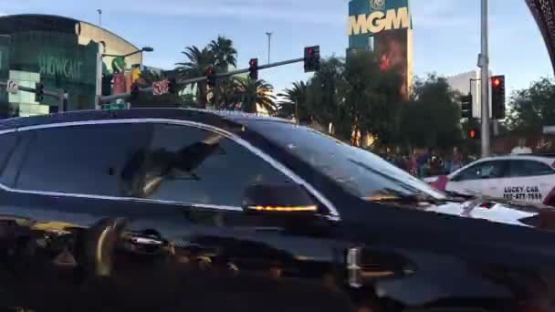 Las Vegas Strip Time Lapse Traffic People Crossing Crosswalk — Vídeo de Stock