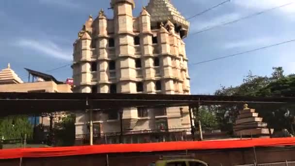 뭄바이 Siddhivinayak 사원의 영상입니다 세계에서 사원중 하나입니다 — 비디오