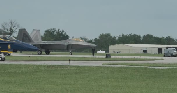 F22 Raptor Indo Para Lugar Estacionamento Aeroporto Dayton — Vídeo de Stock